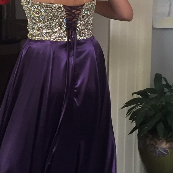 PROM DRESS 👗 - Picture 2 of 4