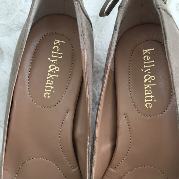 Kelly & Katie taupe heels - Picture 2 of 4