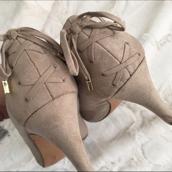 Kelly & Katie taupe heels - Picture 3 of 4