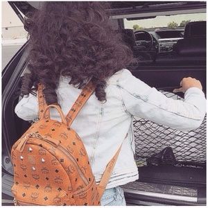 ❕🔥LOOKING FOR MCM BOOKBAGS🔥❕ (medium)🎉