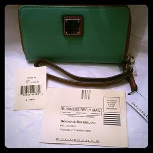 Dooney and Bourke pebble grain phone wristlet