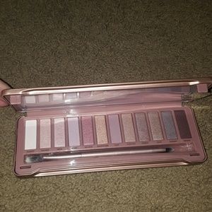 Eye shadow palette