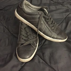 Guess shoes size 9.5