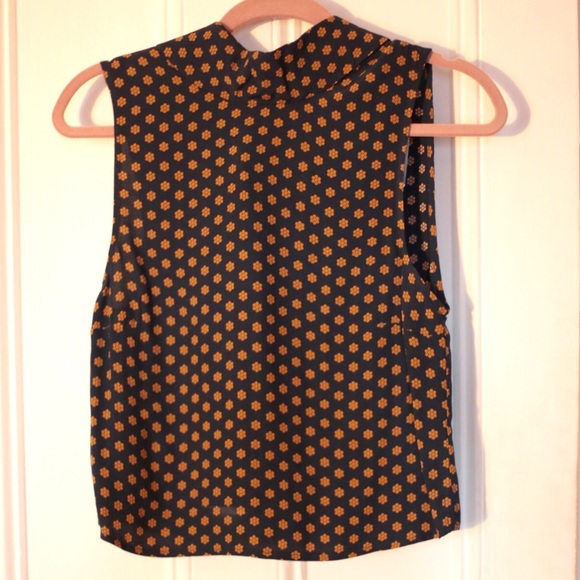 UO Printed Collared Sleeveless Top - Picture 2 of 3