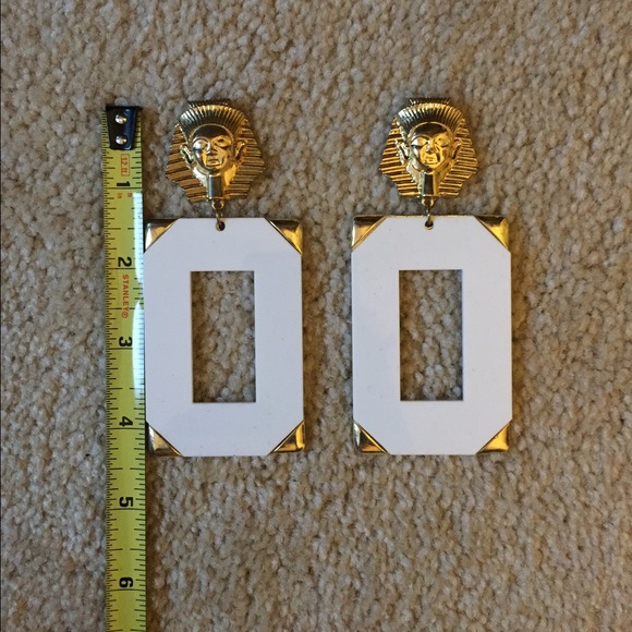 White and gold square king tut earrings!