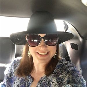 Meet your Posher, Lara