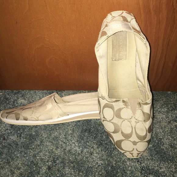 Coach causal flats 7.5