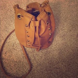 Linea pelle mini leather bucket bag in tan