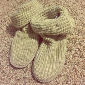 Tan Bearpaw size 8 knit boots
