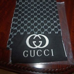 Gucci reversible scarf