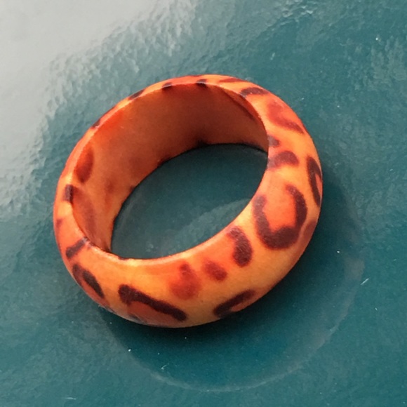 🐆Unique wooden ring with leopard spots - Picture 4 of 4