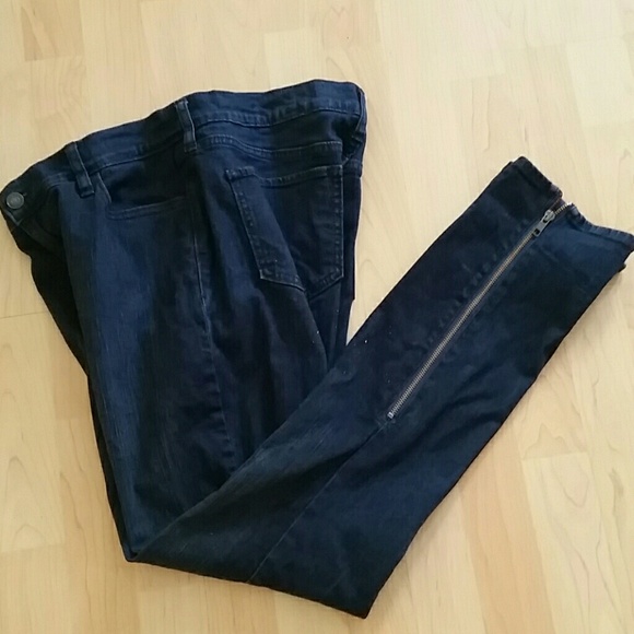 Dark wash skinny jeans