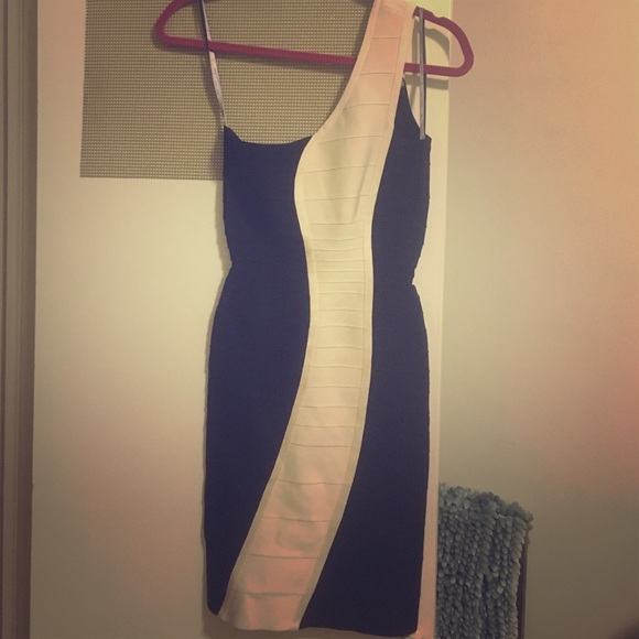 LAST CHANCE Herve Leger bandage dress