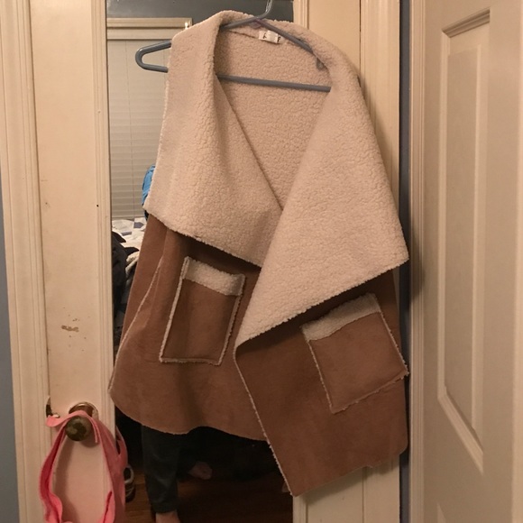 Cute vest never worn