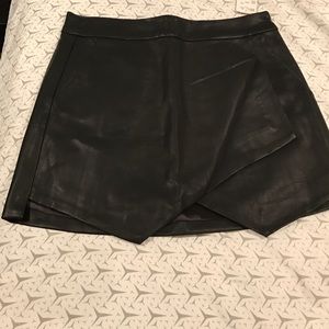 New black faux leather skirt