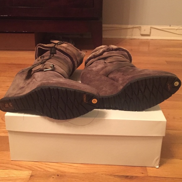 Shearling boots - Picture 2 of 3