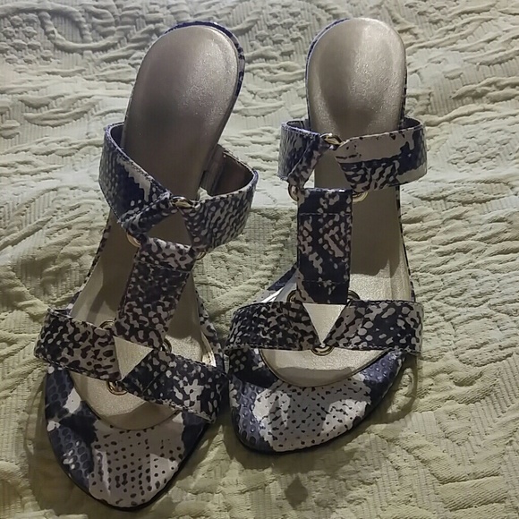 Antonio Melani Cream/Brown Snakeskin Heels Sandals