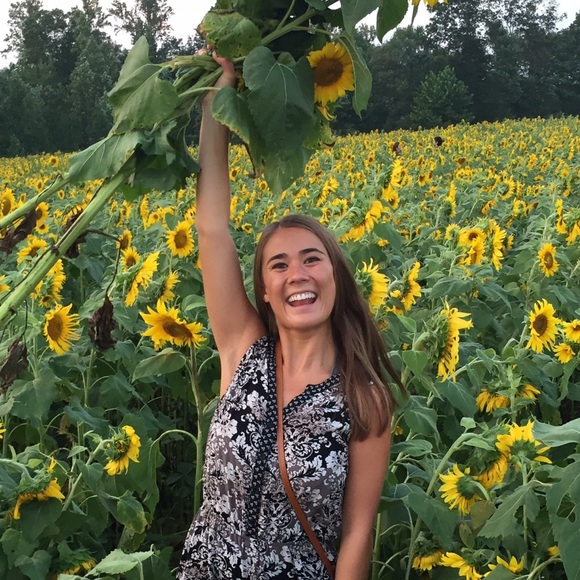 Meet your Posher, Gabby - Picture 1 of 1