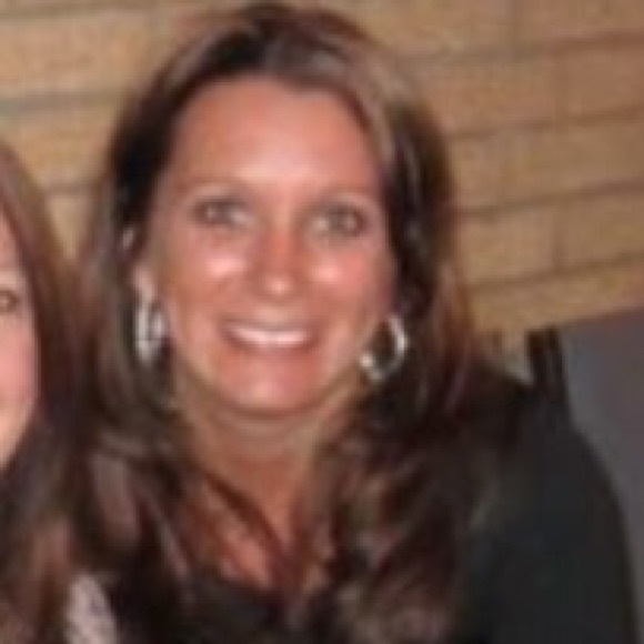 Meet your Posher, Jennifer - Picture 1 of 4