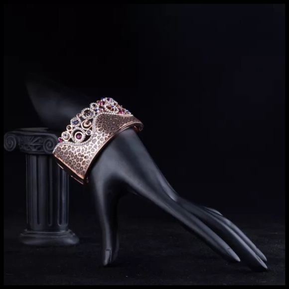 π Swarovski Crystals Freda Cuff Bracelet - Picture 3 of 3