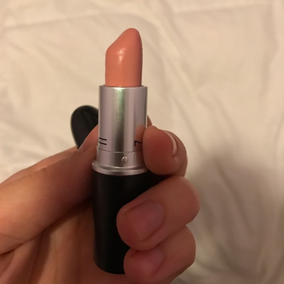 MAC CREME CUP CREMESHEEN LIPSTICK