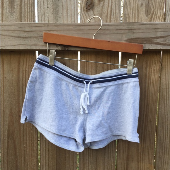 No Boundaries Pants - Stretchy casual shorts
