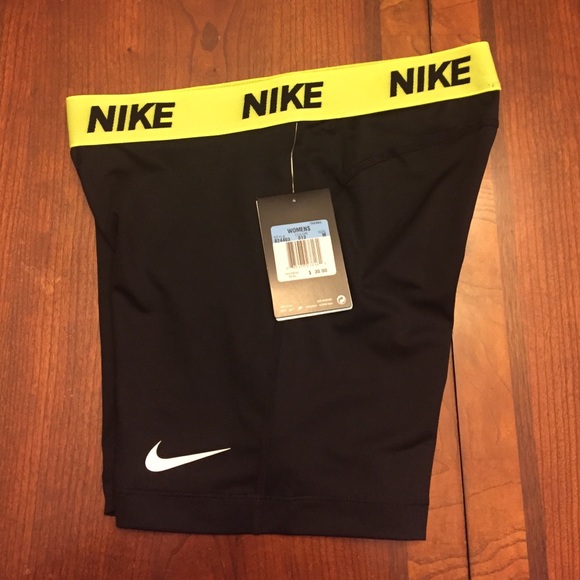 Black size M Nike pros