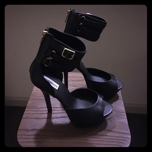 NWOT Steve Madden Platform Stilleto's!!