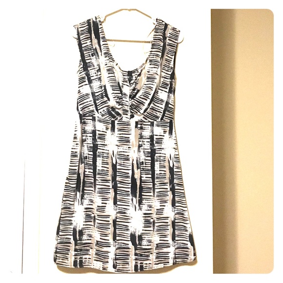 Forever 21 Dresses & Skirts - Sexy Forever 21 LOVE tie-back dress w/Mixed Print