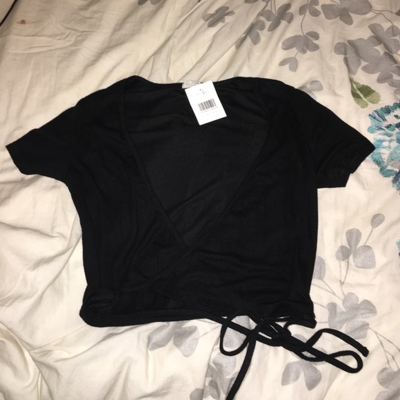 Brandy Melville, cross over shirt