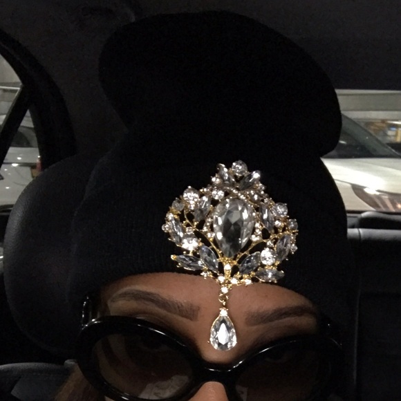 ***SOLD***Stylish & chic winter hat - Picture 4 of 4