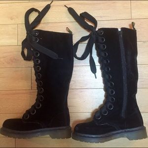 Dr Martens 13 eyelet velvet boots size US 6.