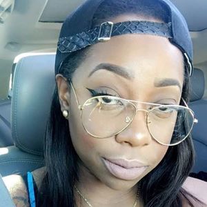 Meet your Posher, Monique