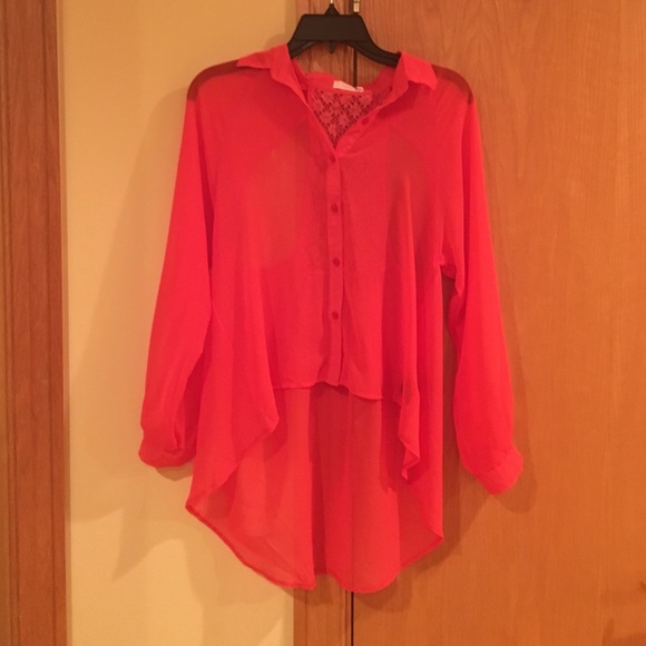 Red blouse with flirty open and lacy back - Picture 2 of 2