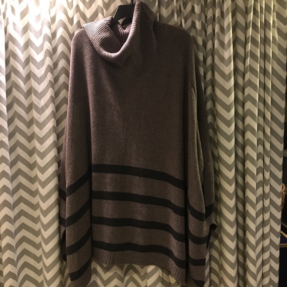 Banana Republic Sweater/Poncho, size large