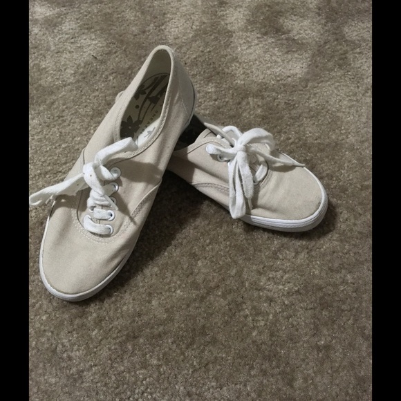 ✨Slightly Used✨ Tan Canvas Shoes