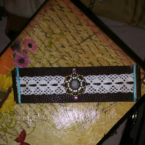 Handmade leather cuff - Picture 3 of 3