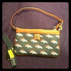 💲💲FINAL PRICE Dooney & Bourke NFL wristlet 💲💲