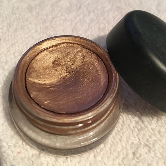 MAC paint pot in Indianwood. Slight use