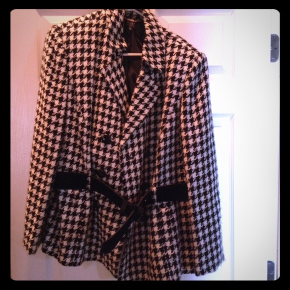 Black & white coat!!