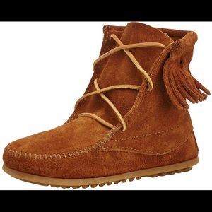 Minnetonka fringe boots. Size 9. WORN ONLY TWICE.