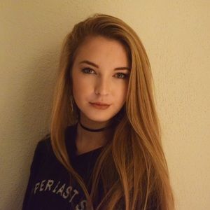 Meet your Posher, Hallie