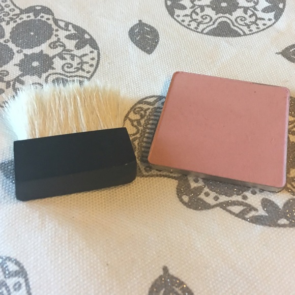 Benefit Dandelion Blush & Brush for z palette