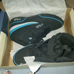 Men's size 7 Black/white/turquoise fila