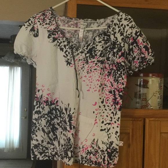 Peaches Scrub Top size large