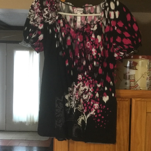Peaches Scrub Top size large