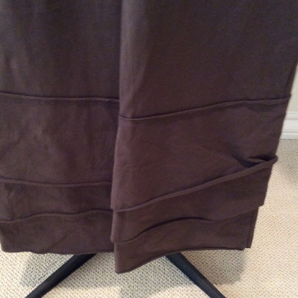 Long knit pants. - Picture 2 of 4