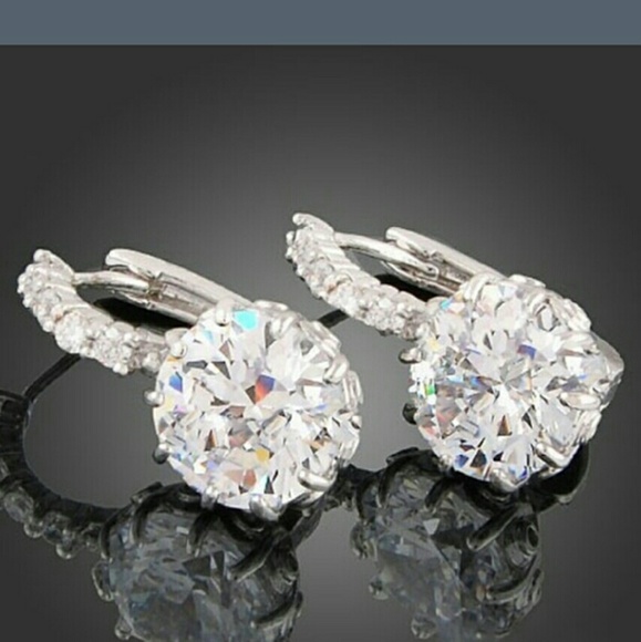One pair left!  CZ Swarovski Crystal earrings - Picture 2 of 2