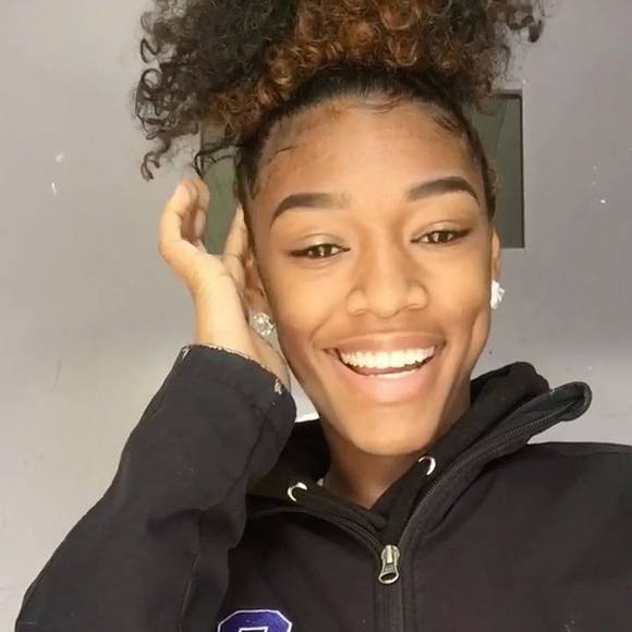 Meet your Posher, Tina