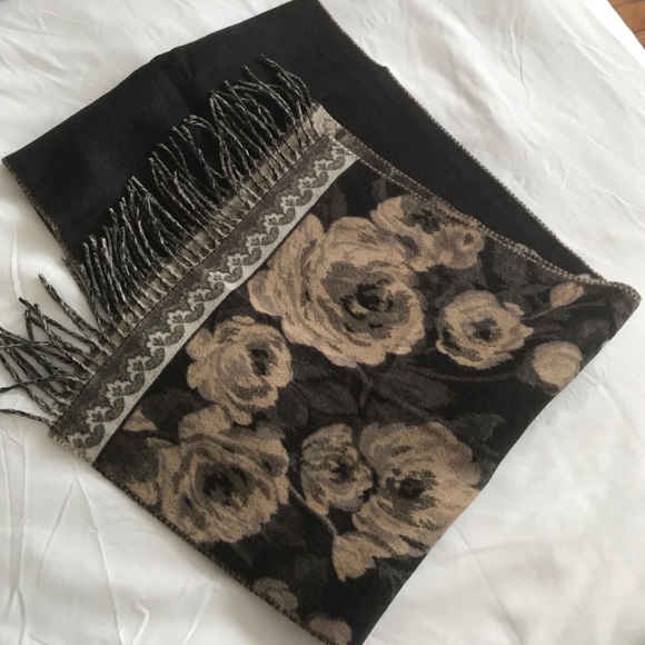 Scarf barely used